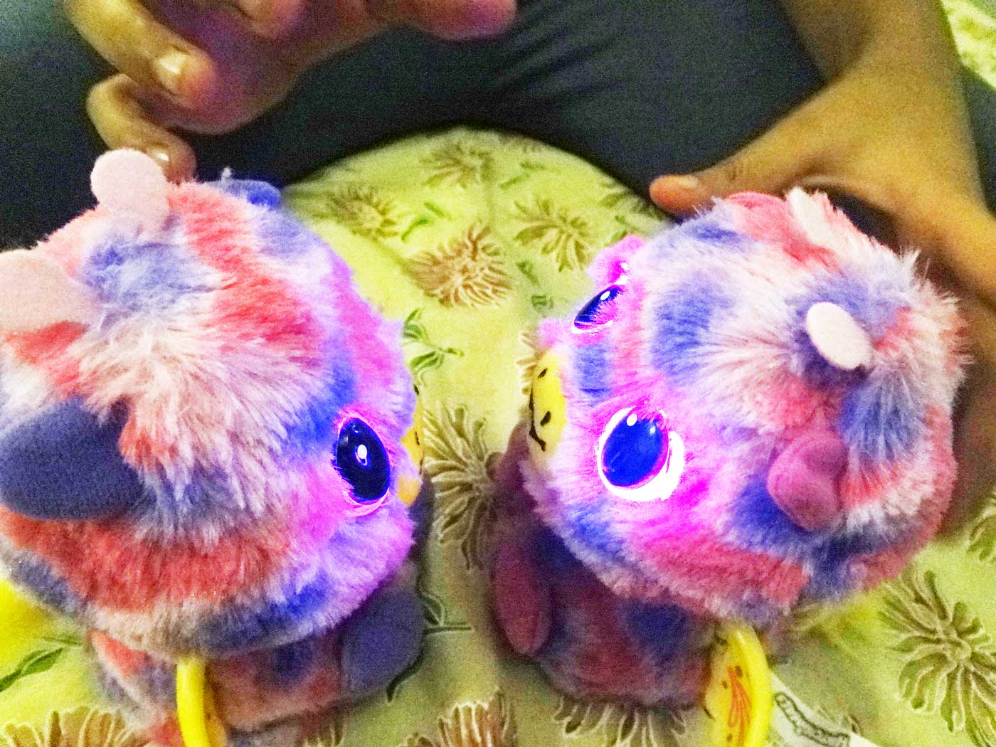 hatchimals-surprise-twins-playing-happy-mood