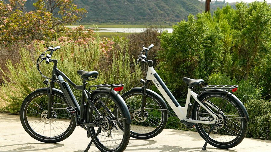 Photo Step-Through E-Bikes
