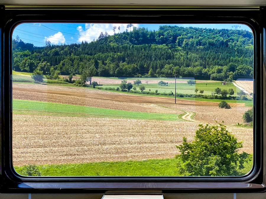 Photo portable monitors for travel work