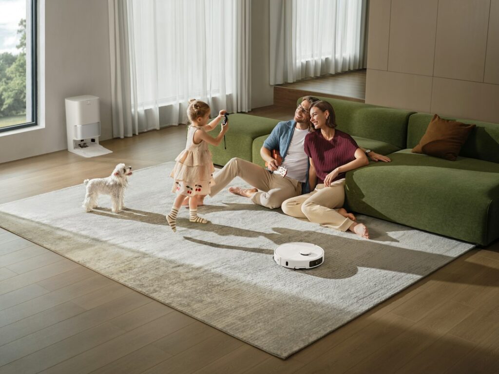 Photo robot vacuum for pet hair