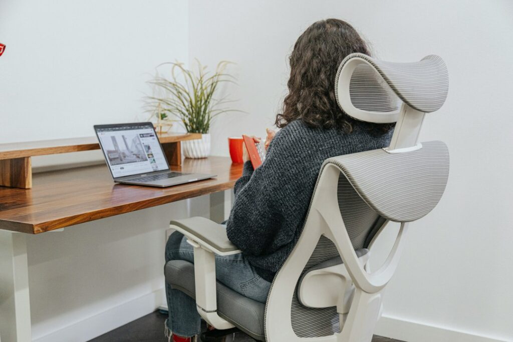 Photo best office chairs for short people