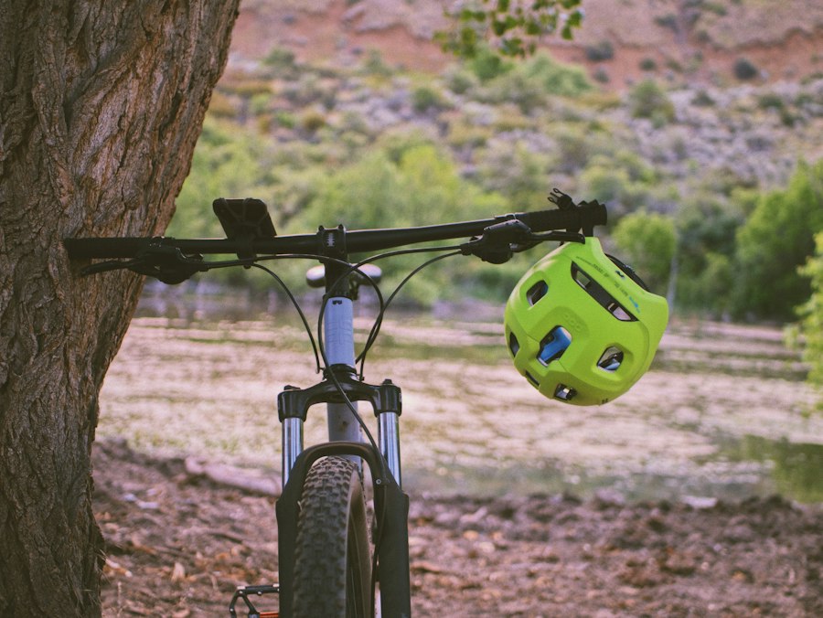 Photo bike helmets with built-in lights